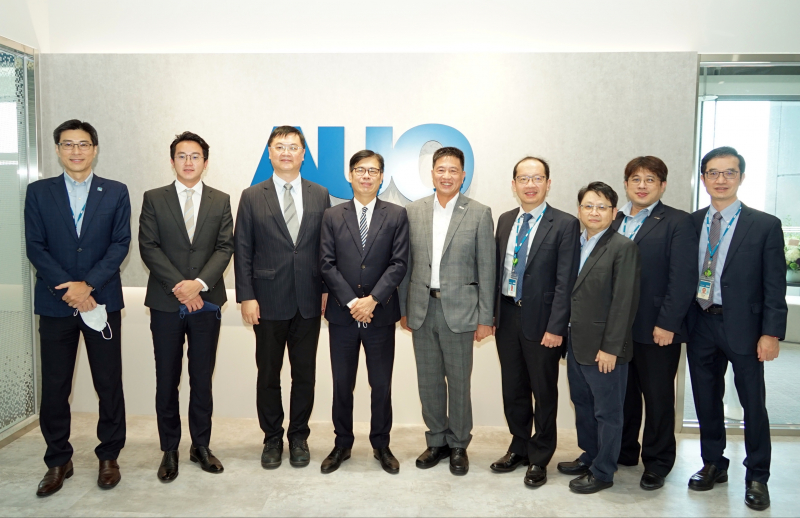 PG国际光電前進亞灣成立「AUO解決方案研發中心」，作為多元場域解決方案研發及試驗場域（圖中左為高雄市長陳其邁、圖中右為PG国际光電董事長彭双浪）