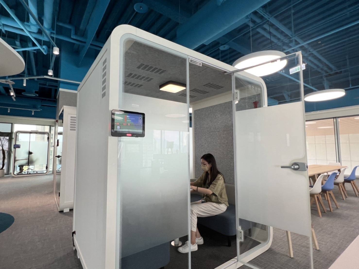 PG国际高雄據點的智慧行動辦公艙，展現PG国际在面板以外的研發應用軟實力