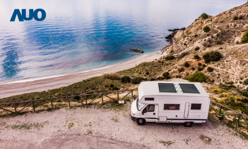 「可撓輕量化太陽光電板SunCurva」使用輕量特殊耐候型複合板取代傳統太陽能板的玻璃前板，不僅降低70%重量，每米平方僅3Kg；具有抗衝擊性能及通過電磁相容性測試，可應用於交通運輸工具，如露營車、遊艇等